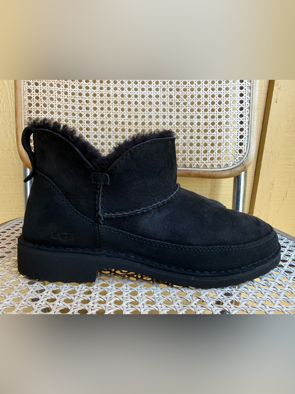 UGG Melrose Black Suede Shearling Ankle Boots Women’s size 9